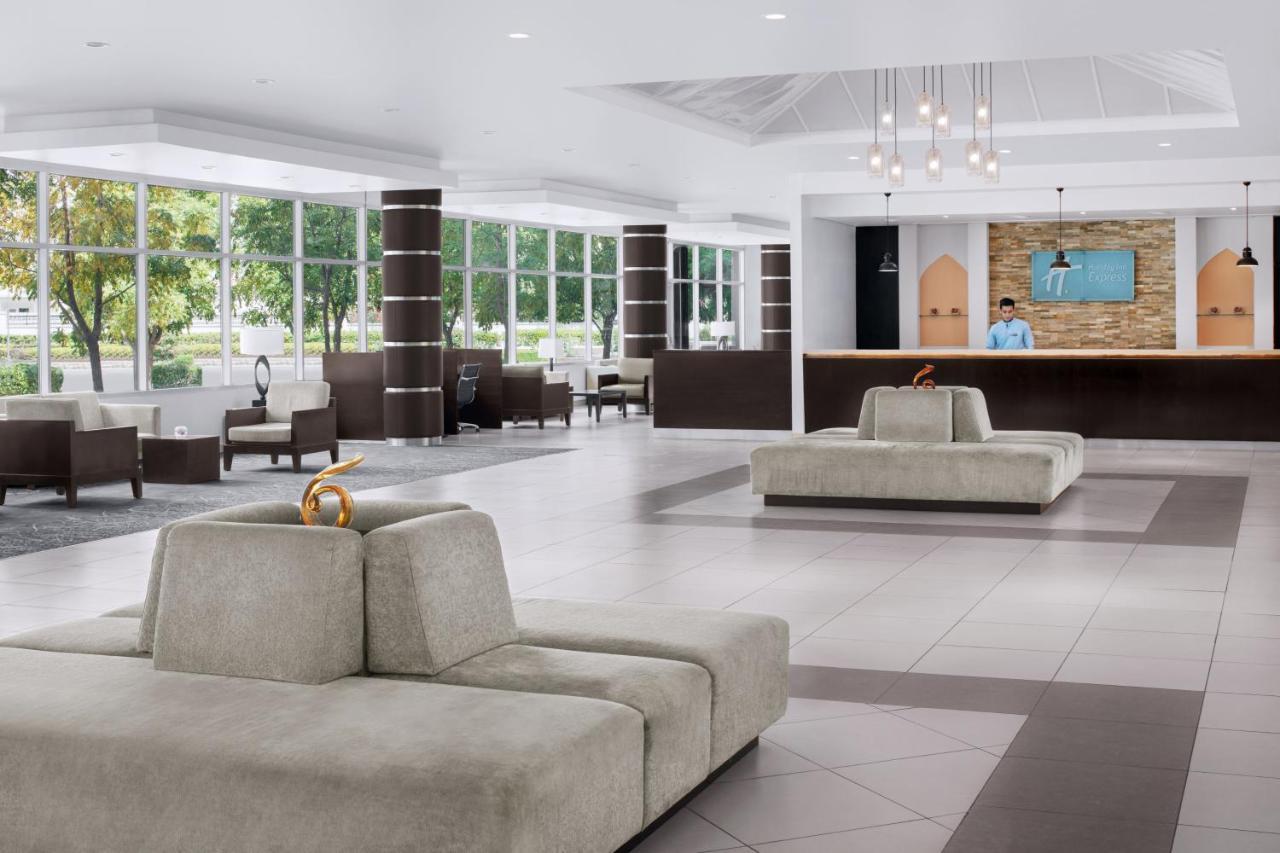 Holiday Inn Express Dubai Internet City By Ihg Zewnętrze zdjęcie